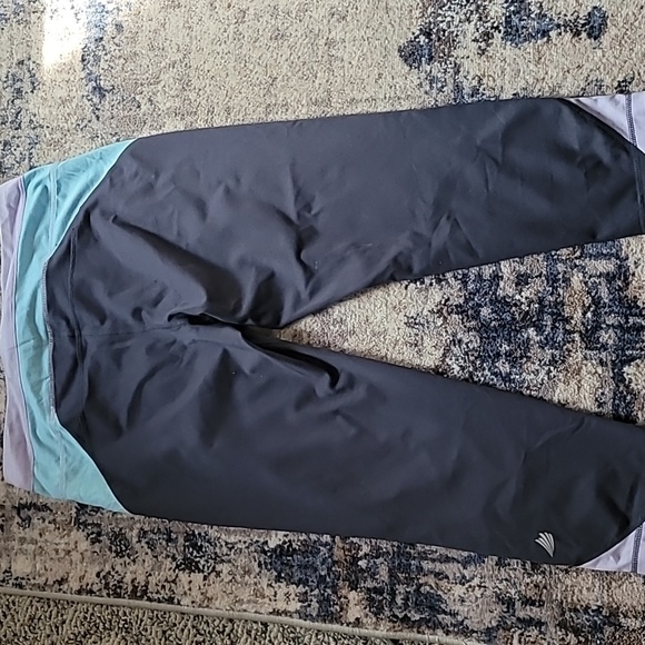 Capri yoga pants size large. By free country - Picture 3 of 8